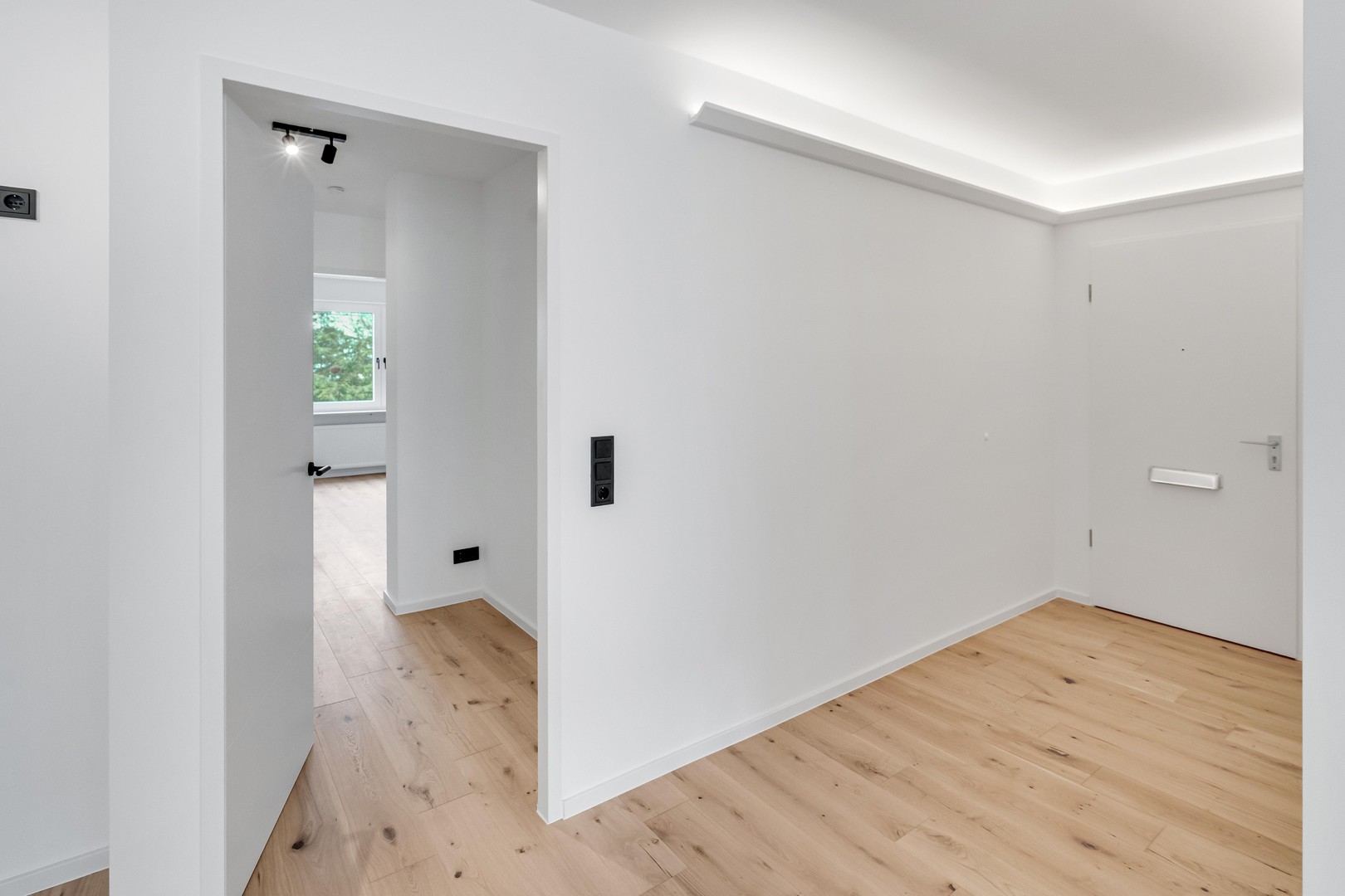 PROVISIONSFREI: Umfassend sanierte 3-Zi-Wohnung mit 2xLoggia, Bogenhausen English speaking – München – Vorschaubild 4
