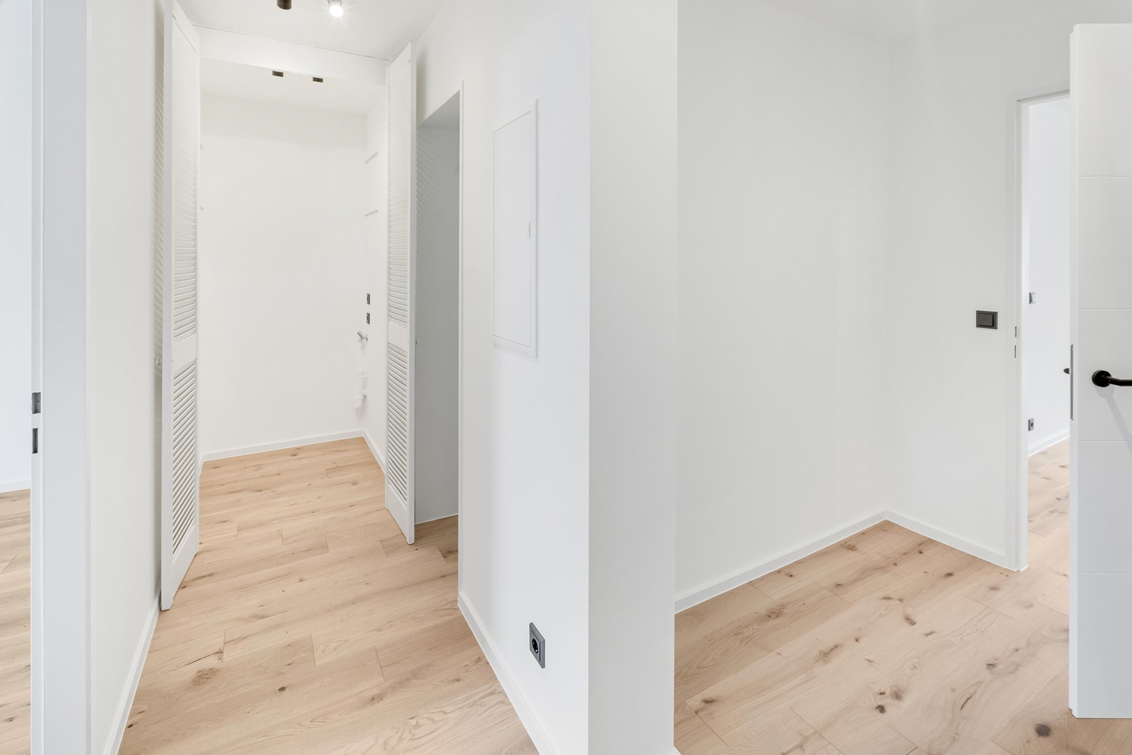 PROVISIONSFREI: Umfassend sanierte 3-Zi-Wohnung mit 2xLoggia, Bogenhausen English speaking – München – Vorschaubild 8