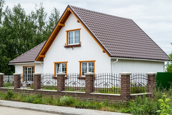 Einfamilienhaus nebst baureifem Land