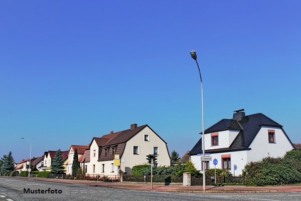 2-Familienhaus nebst Wohnhausanbau und Doppelgarage