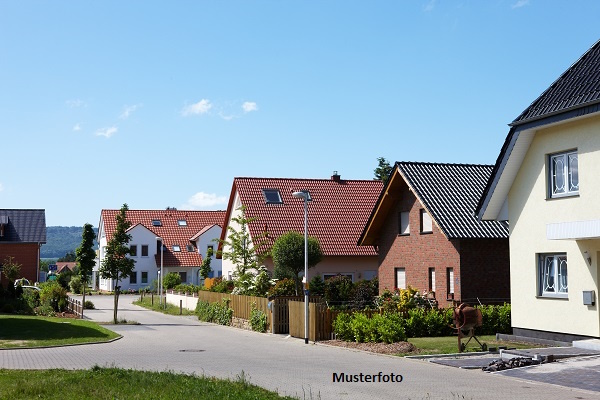 Einfamilienhaus nebst Wirtschaftsgebäude