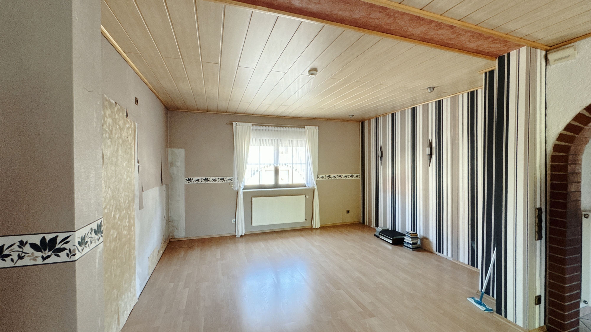 Familienhaus auf herrlichem Gartengrundstück – Wemmetsweiler – Vorschaubild 2