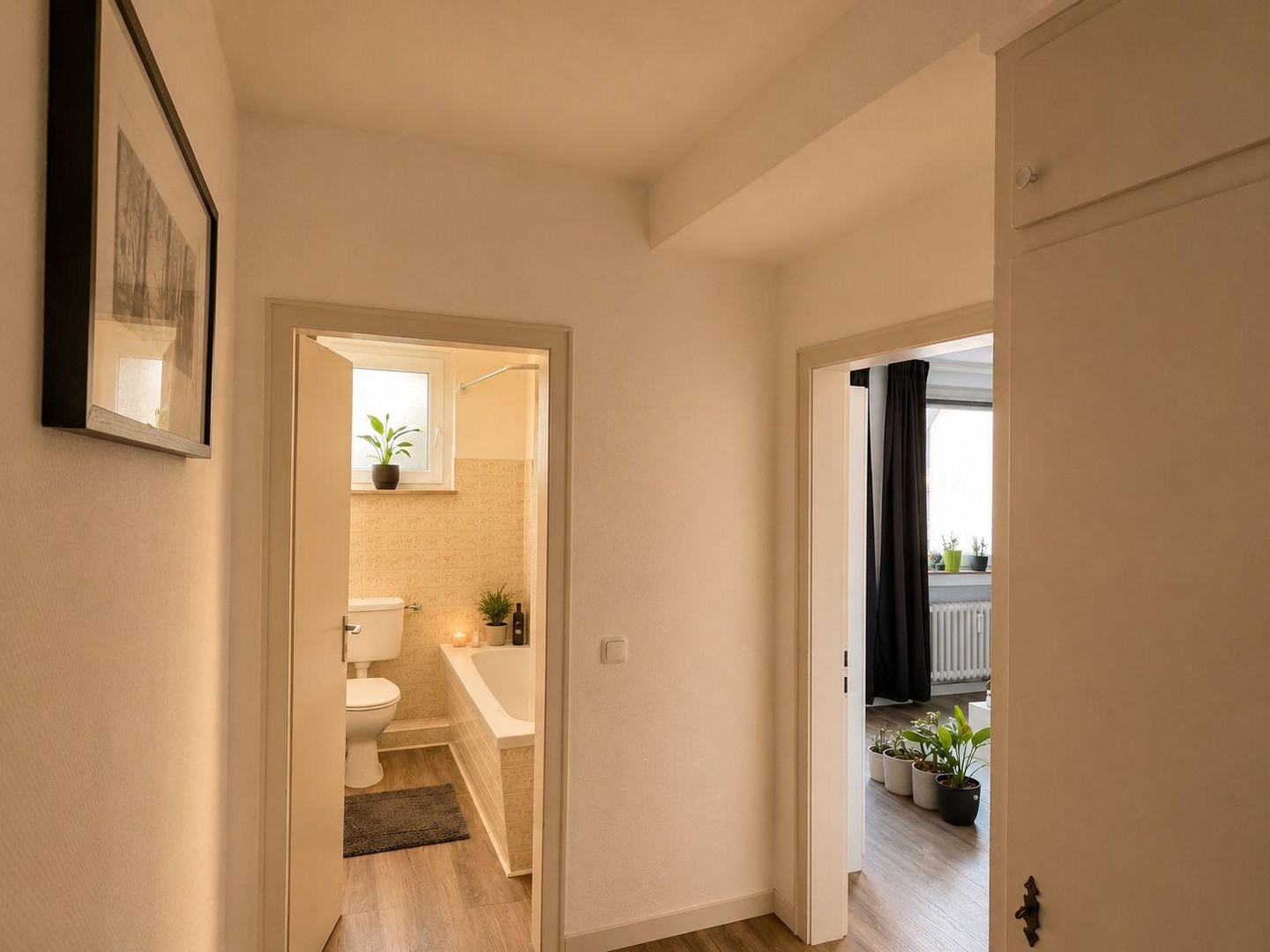 Zwei Zimmer Eigentumswohnung, ca. 67 m2, im Zentrum von Düsseldorf – Düsseldorf – Vorschaubild 2