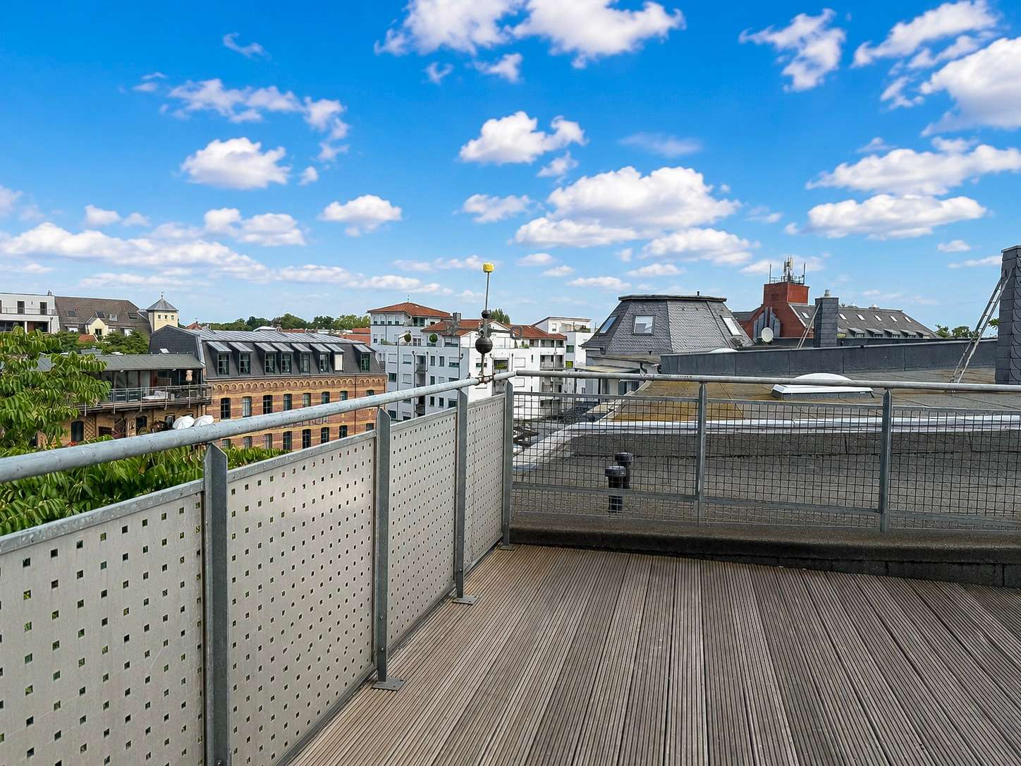 Über den Dächern Schleußigs | Dachterrasse und Balkon mit Blick auf die Weiße Elster | Einbauküche – Leipzig – Vorschaubild 3