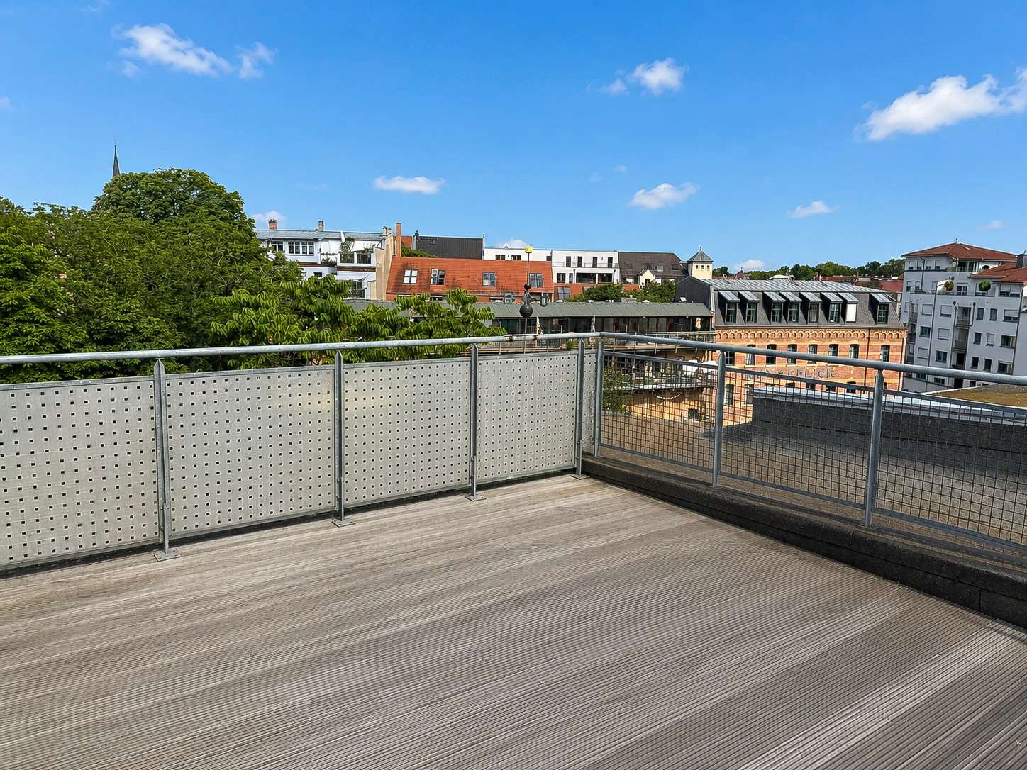 Über den Dächern Schleußigs | Dachterrasse und Balkon mit Blick auf die Weiße Elster | Einbauküche – Leipzig – Vorschaubild 11