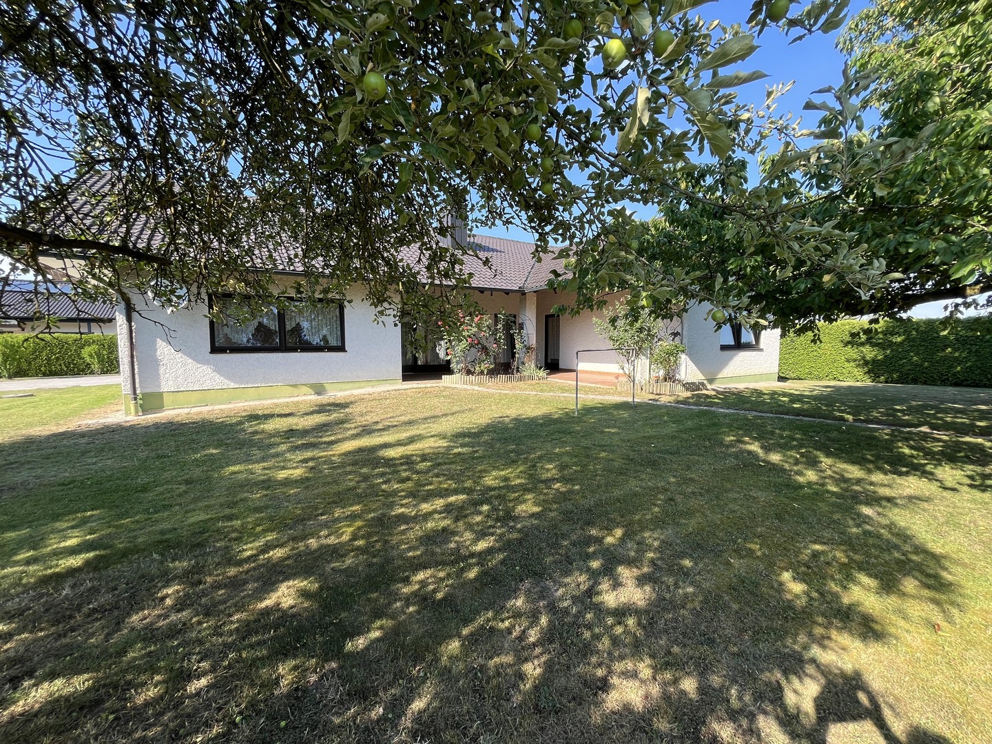 Großzügiger Bungalow mit Traumgrundstück, Dreifachgarage in Markt Eichendorf – provisionsfrei – Eichendorf – Vorschaubild 5