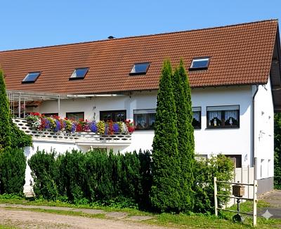 RAUMWUNDER MIT LÄNDLICHEM FLAIR – Hösbach – Bild 1 von 6