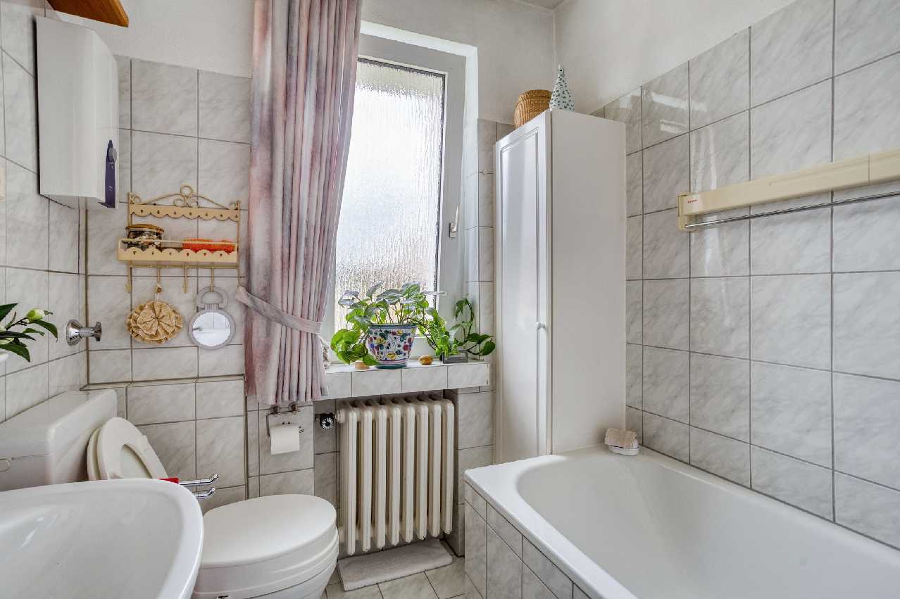 Zwei-/Dreifamilienhaus mit idyllischem Garten in Ratingen-Ost – Ratingen – Vorschaubild 11