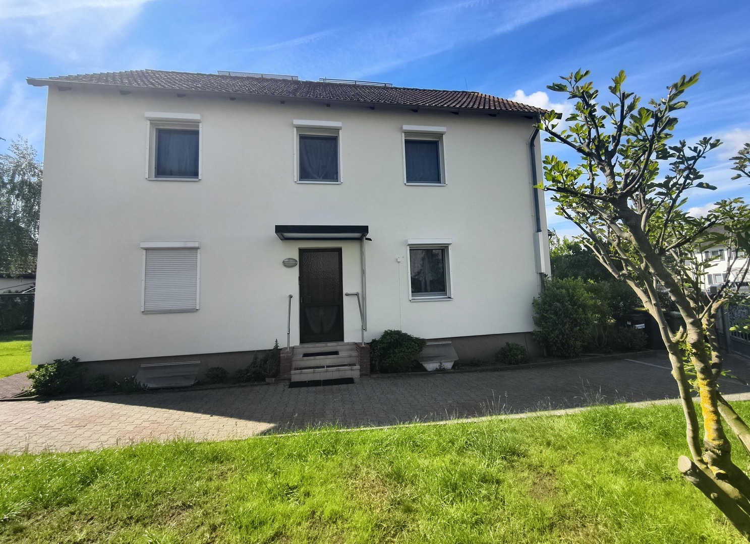 Freistehendes modernisiertes Zweifamilienhaus in Rumpenheim 7,5 Zimmer, 3 Bäder, gr. Garten, Garage