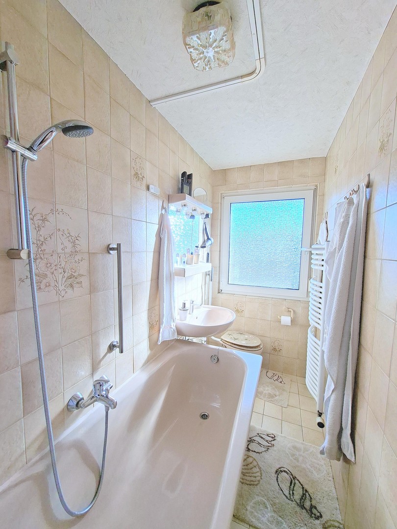 Freistehendes modernisiertes Zweifamilienhaus in Rumpenheim 7,5 Zimmer, 3 Bäder, gr. Garten, Garage – Offenbach Rumpenheim – Vorschaubild 20