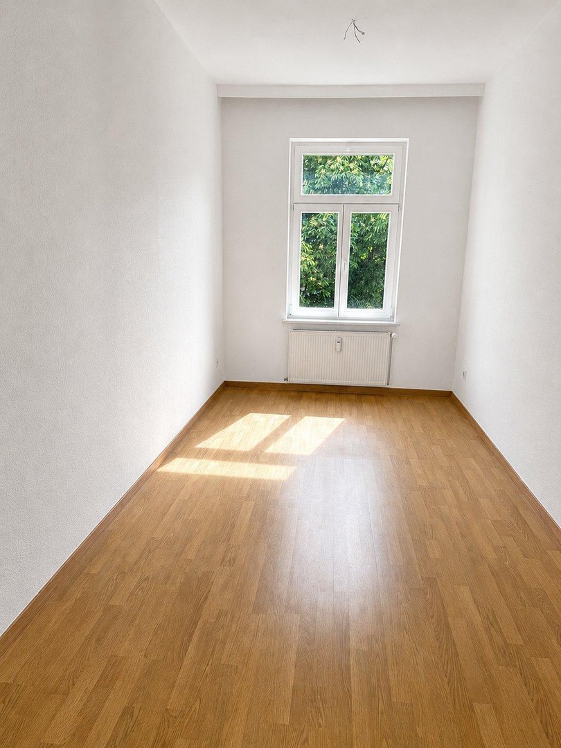 Bezugsfreier Gründerzeit-Altbau mit neuen Holzfenstern und saniertem Treppenhaus von 2025 – Leipzig – Vorschaubild 6