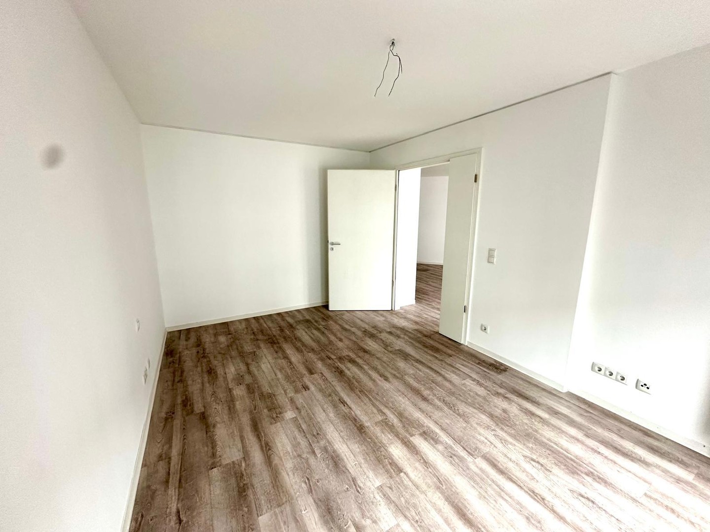 Erstbezug nach Renovierung: Barrierefreie Seniorenwohnung mit Loggia nähe Opernhaus – Nürnberg – Vorschaubild 5