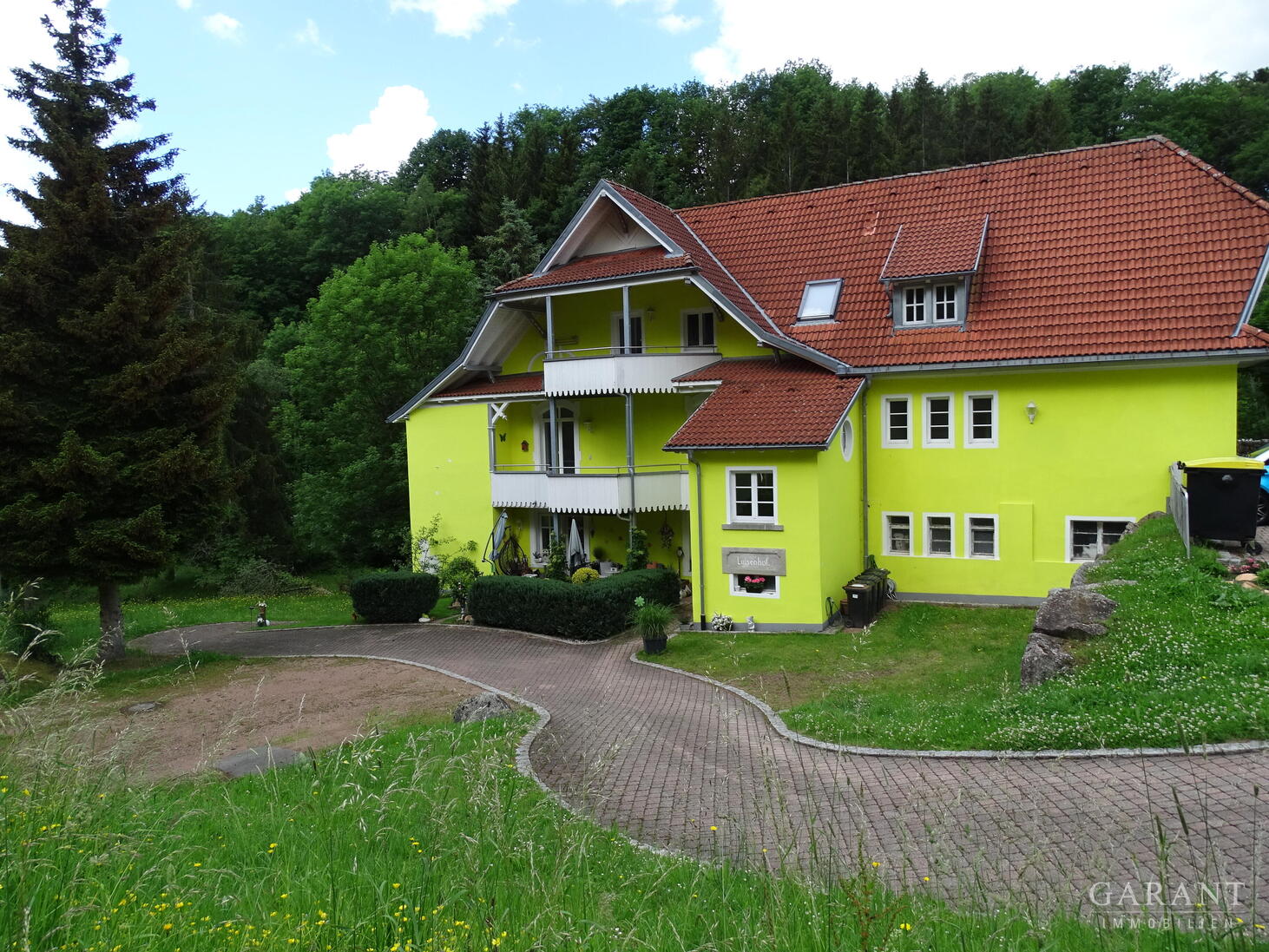 Charaktervolles Mehrfamilienhaus, eingebettet in einen großzügigen Park - geniale Kapitalanlage! – Zell im Wiesental – Vorschaubild 2