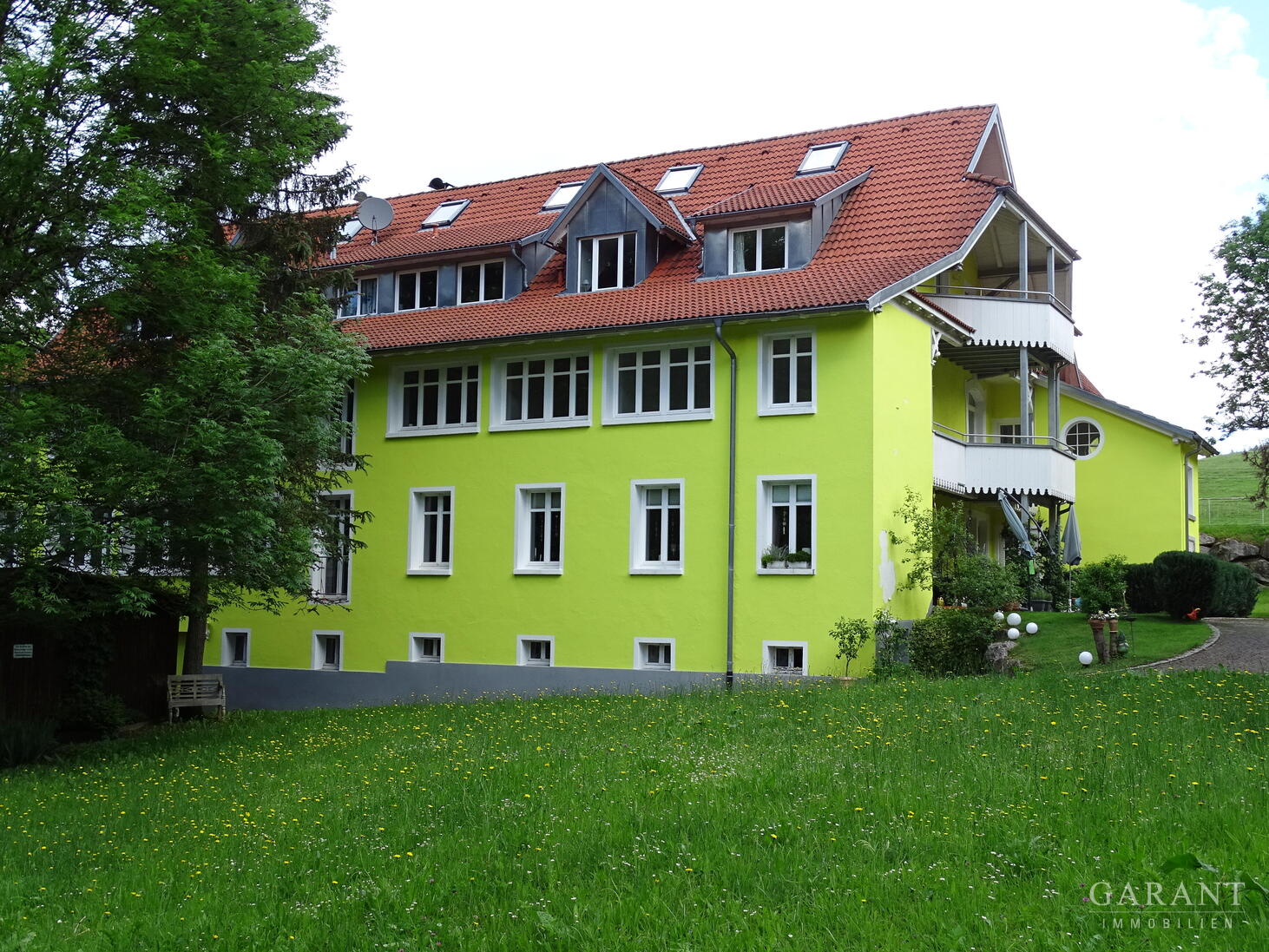 Charaktervolles Mehrfamilienhaus, eingebettet in einen großzügigen Park - geniale Kapitalanlage! – Zell im Wiesental – Vorschaubild 3