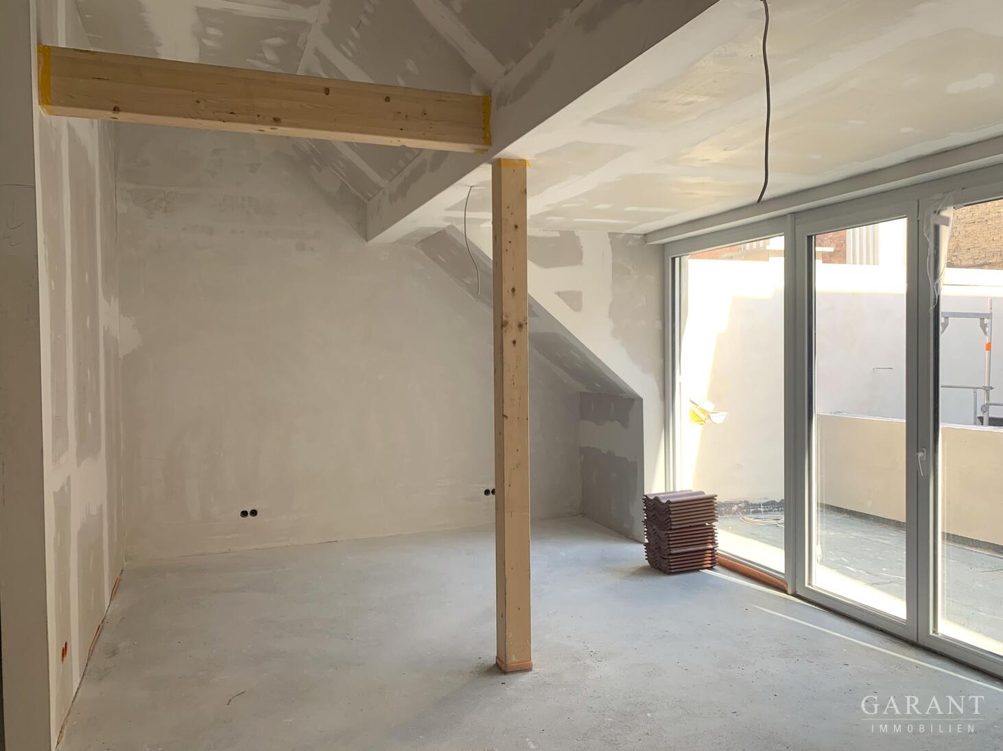 Erstbezug! Raumhöhe bis 3,50 m! 20 qm Südbalkon! Separater Eingang! – Karlsruhe – Vorschaubild 5