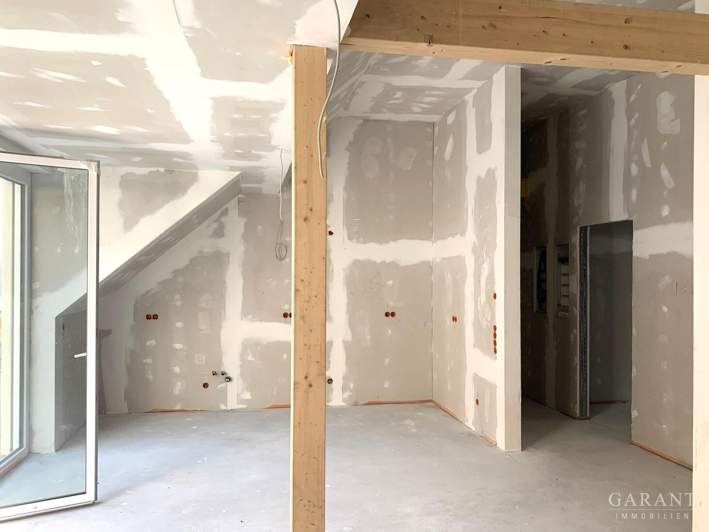 Erstbezug! Raumhöhe bis 3,50 m! 20 qm Südbalkon! Separater Eingang! – Karlsruhe – Vorschaubild 7