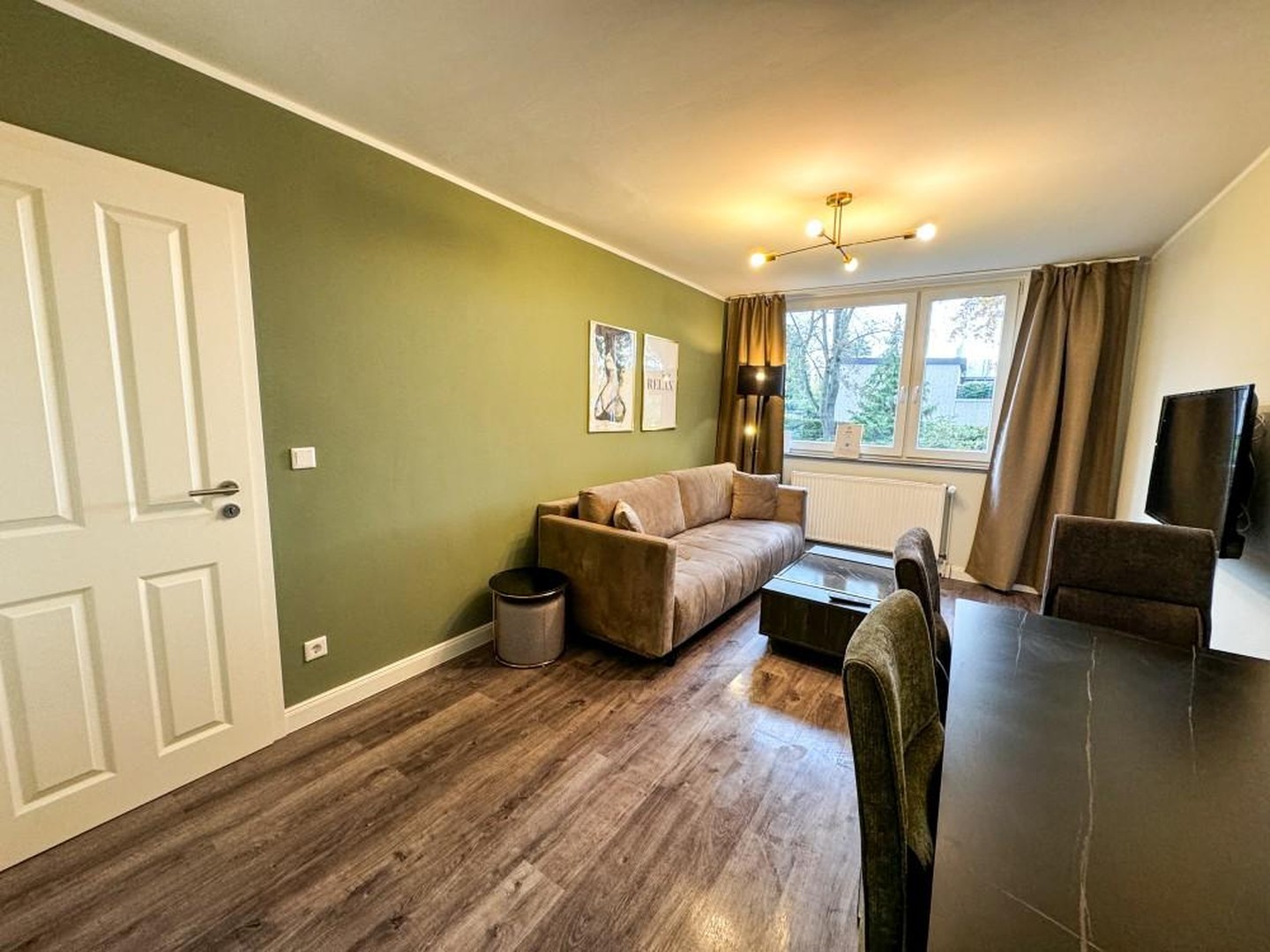 Voll möbliertes 2 1/2 Zimmer Apartment mit Balkon und High-Speed-Internet – Hannover – Vorschaubild 15