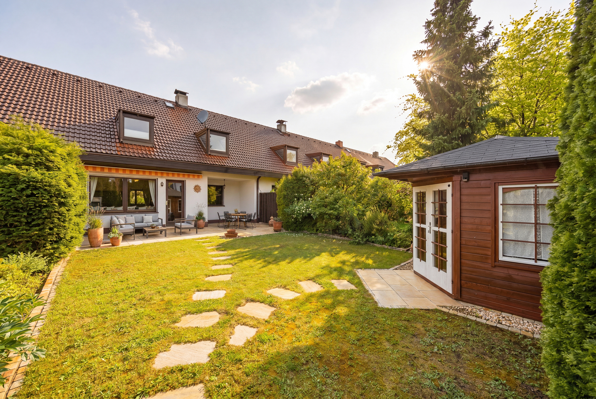 Großzügiges Reihenhaus mit schönem Garten in ruhiger Umgebung – München – Vorschaubild 2