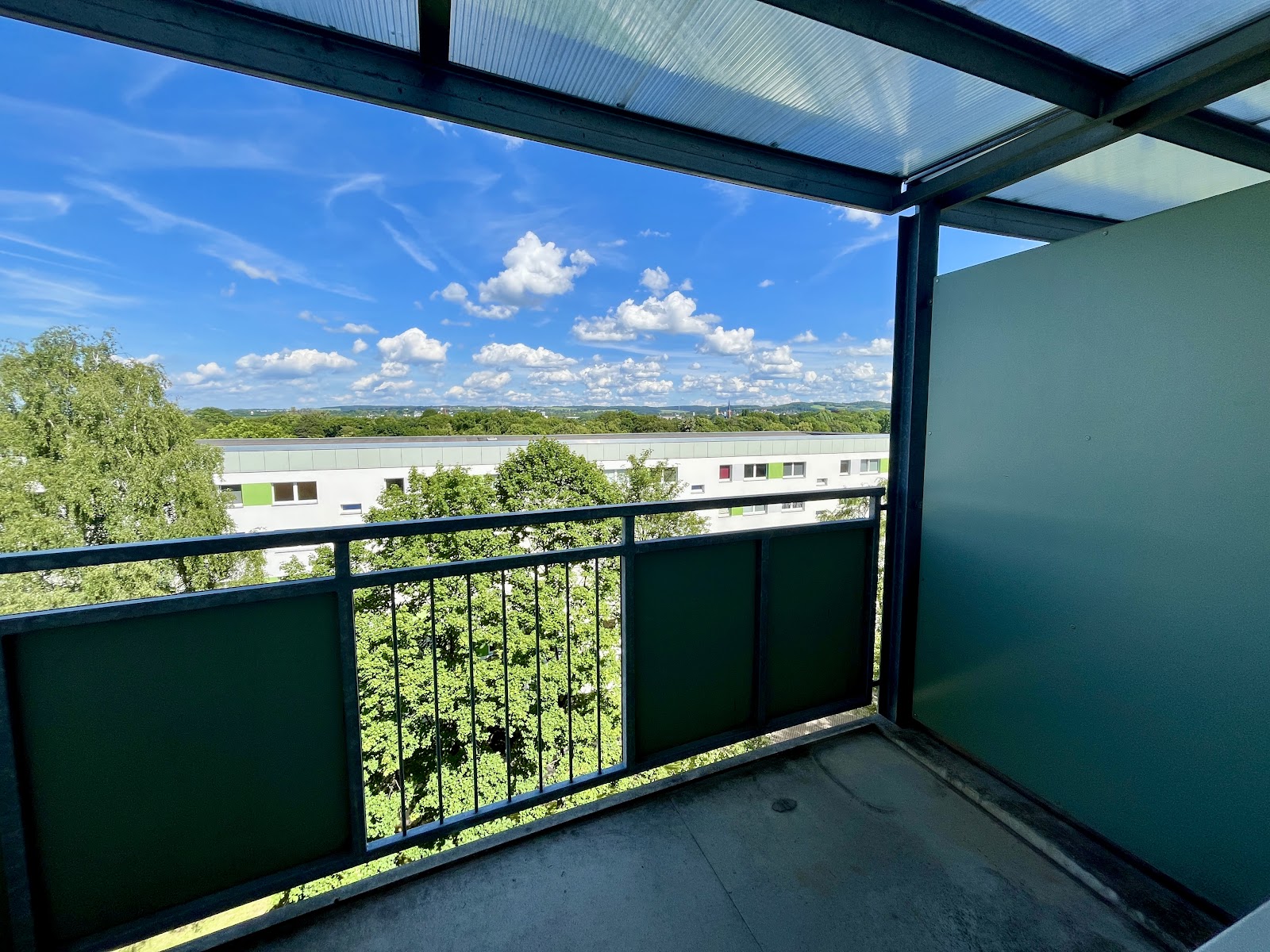 Ihr neues Familiennest: Balkon mit Parkblick, helle Räume, naturnahe Lage – Chemnitz – Vorschaubild 2