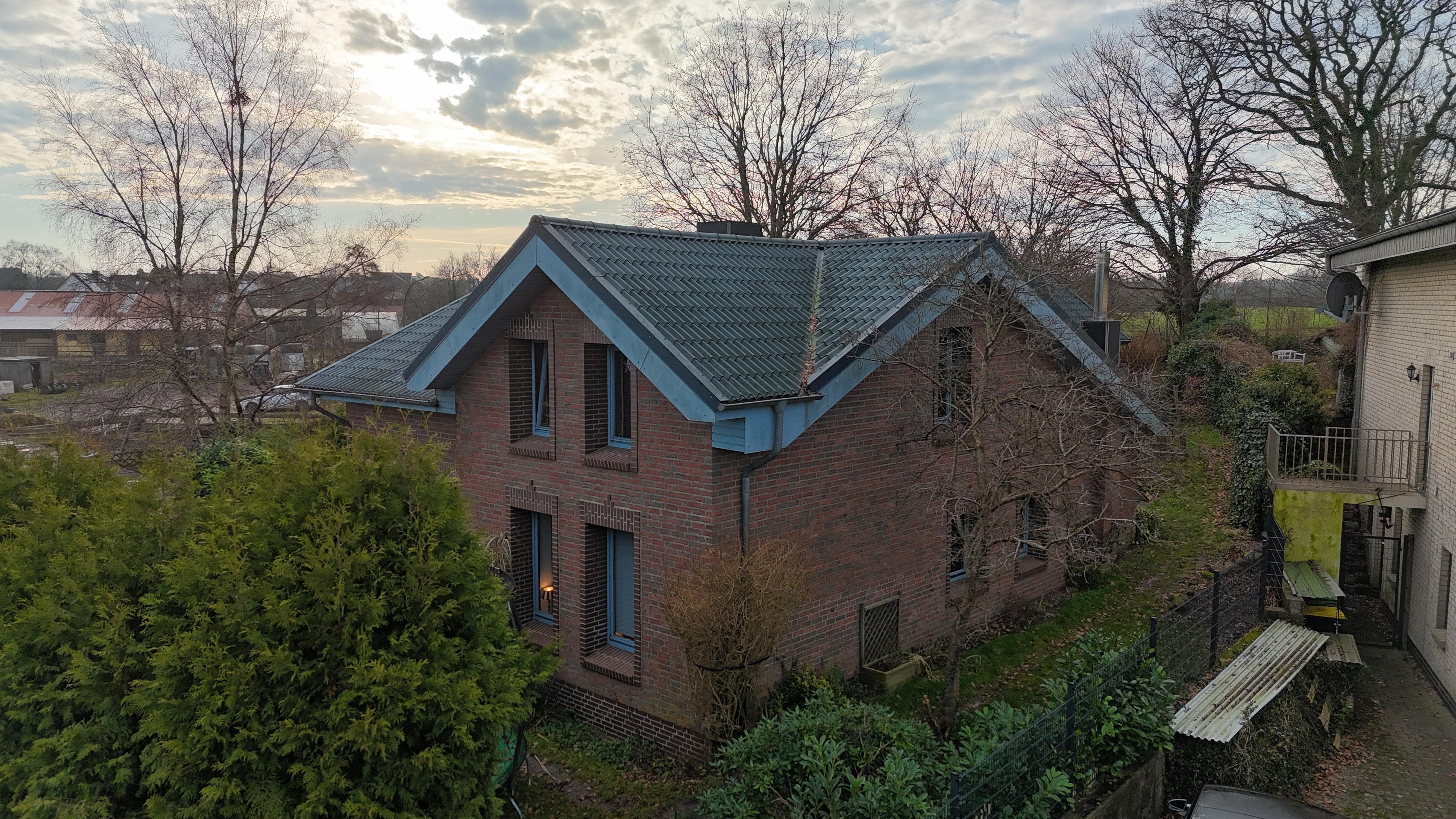 Wohnhaus mit viel Wohnfläche, Doppelgarage mit Abstellraum und Terrasse in Munkwolstrup – Oeversee – Vorschaubild 2
