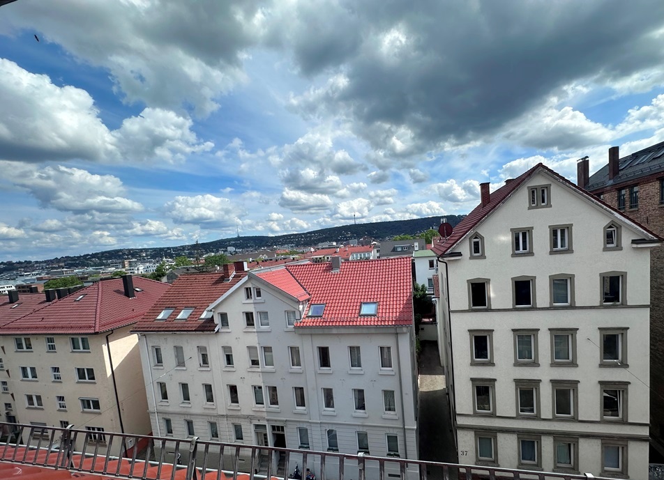 "3-Zi.-DG-Wohnung mit Weitblick in Top Lage von Stuttgart West - Nähe Hölderlinplatz" – Stuttgart – Vorschaubild 2