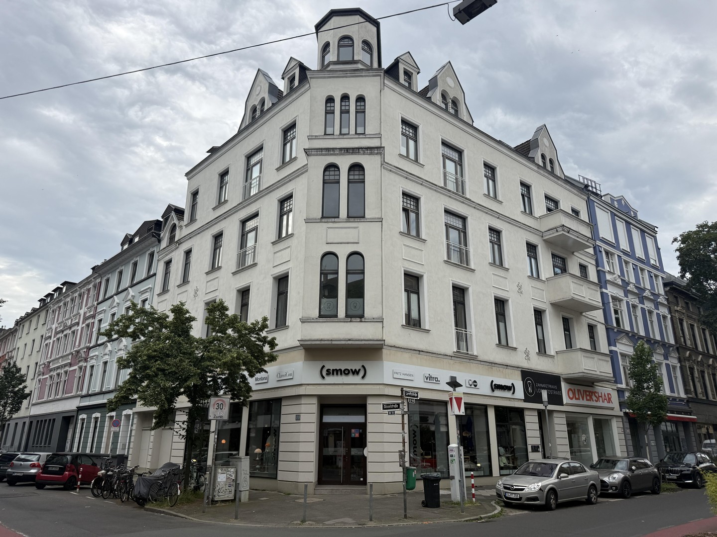 Viel Platz für Zuhause oder Praxis in Unterbilk