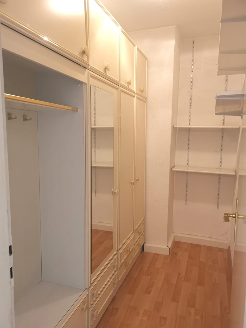 Uninähe, 2 Zimmer, Wohnküche, Einbauküche, begehbarer Kleiderschrank,Gartennutzung, Fernblick...... – Wuppertal – Vorschaubild 4