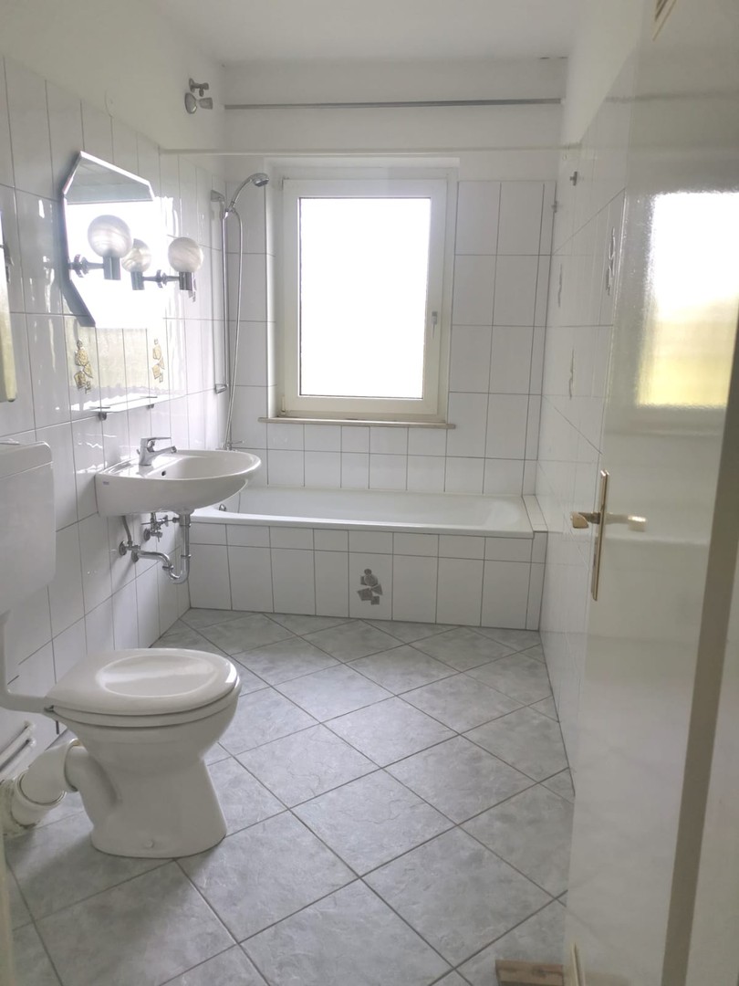 Uninähe, 2 Zimmer, Wohnküche, Einbauküche, begehbarer Kleiderschrank,Gartennutzung, Fernblick...... – Wuppertal – Vorschaubild 5