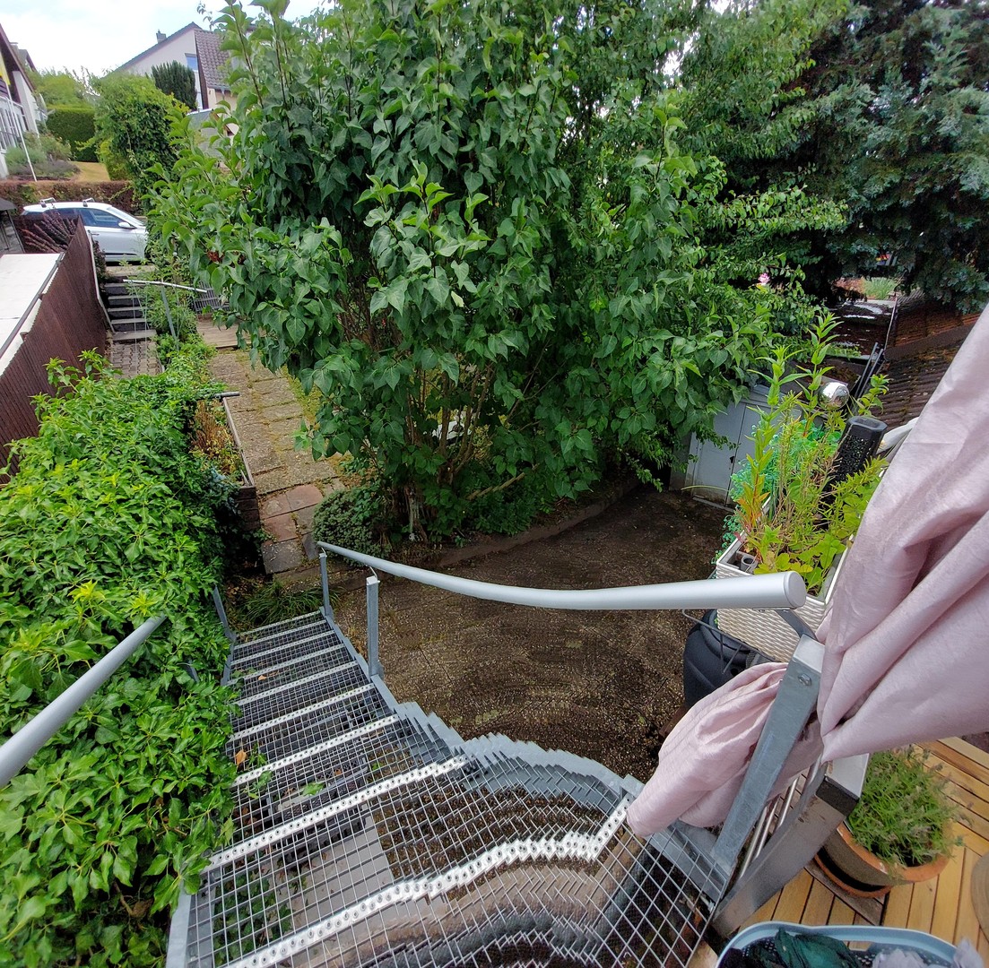 Wohnen wie im Haus: 4,5-Zimmer-Maisonette mit Garten, Sauna, Garage und Aussicht bis zum Funkturm – Karlsruhe – Vorschaubild 12