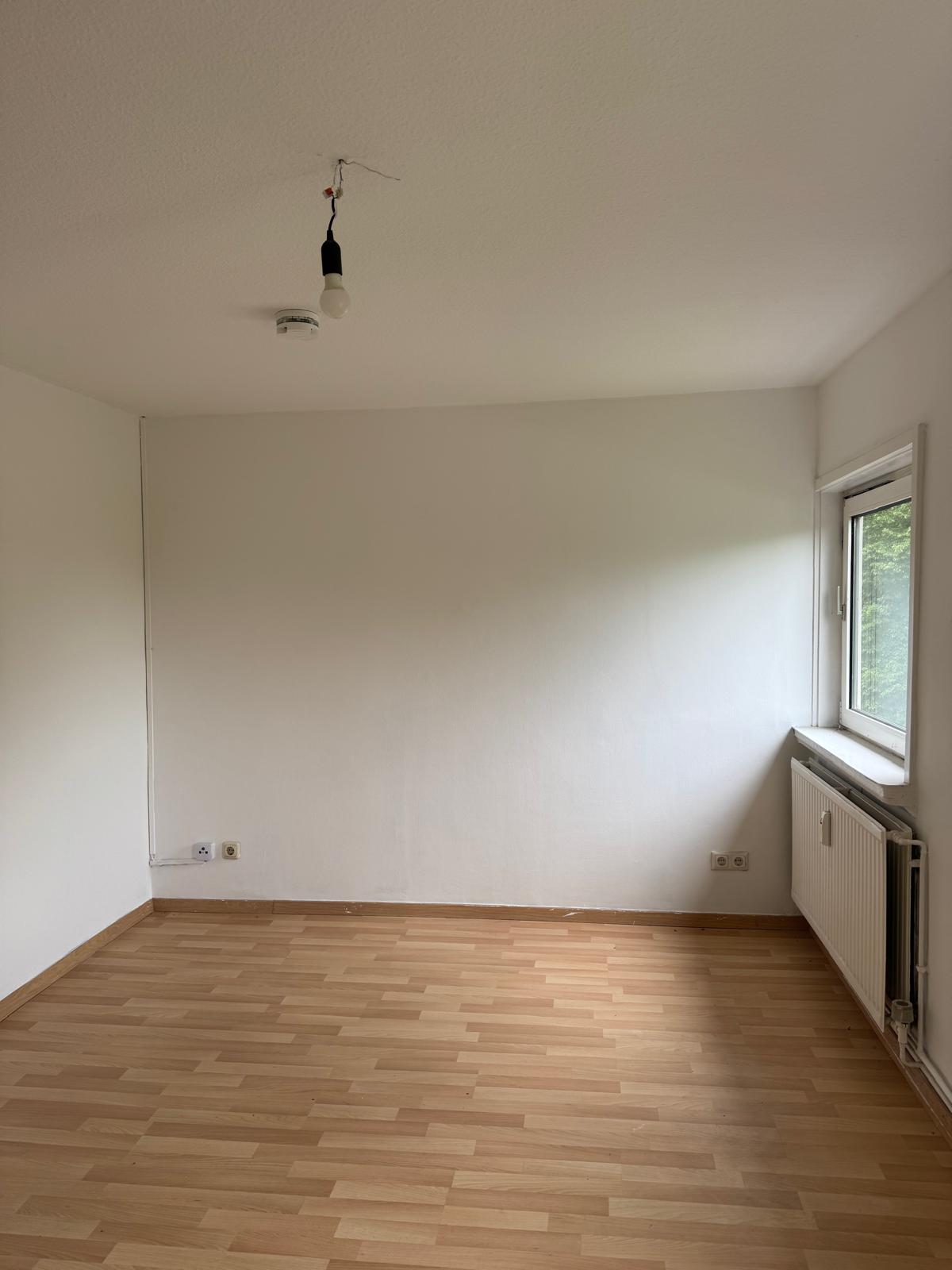Charmante 2-Zimmer Wohnung im Dachgeschoss mit geräumigem Badezimmer – Salzgitter – Vorschaubild 2