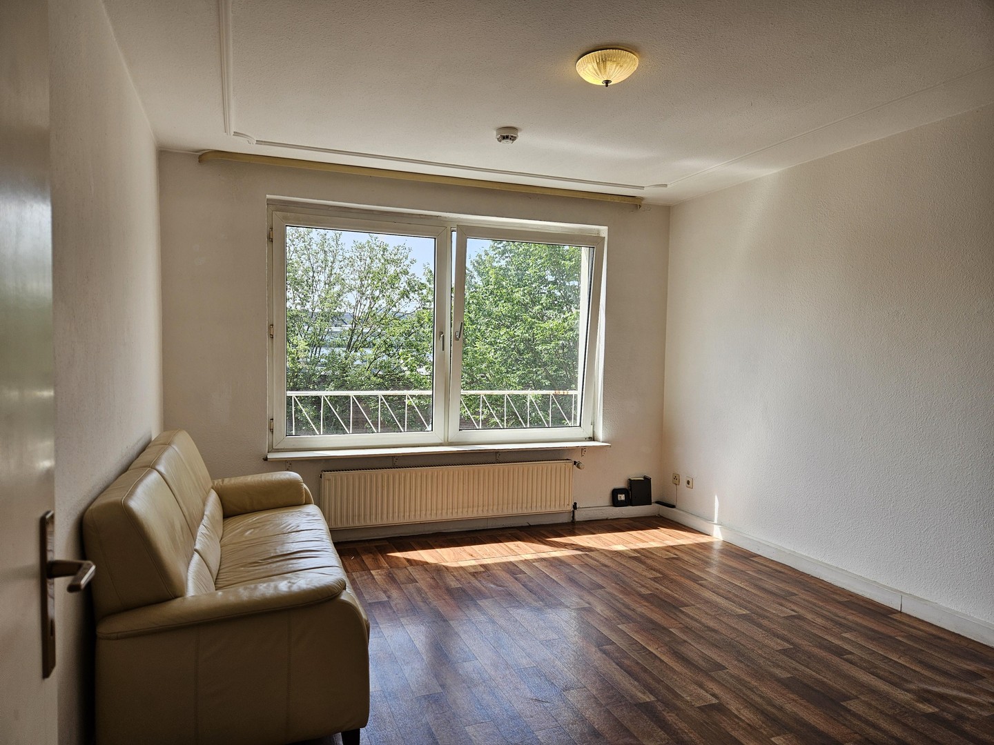 Leere Wohnung mit schönem Schnitt in Citylage – Düsseldorf – Vorschaubild 2