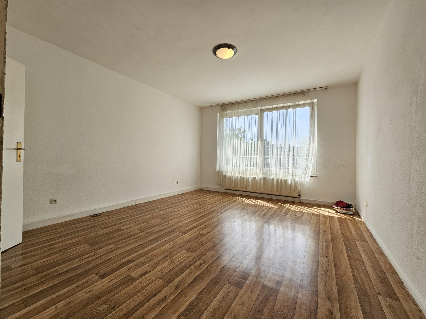 Leere Wohnung mit schönem Schnitt in Citylage – Düsseldorf – Vorschaubild 6