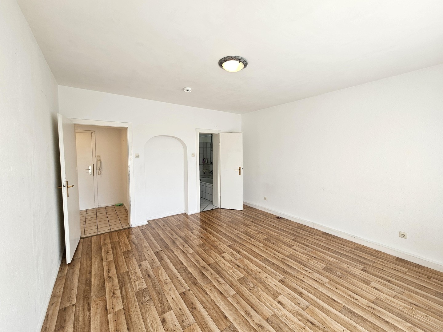 Leere Wohnung mit schönem Schnitt in Citylage – Düsseldorf – Vorschaubild 7