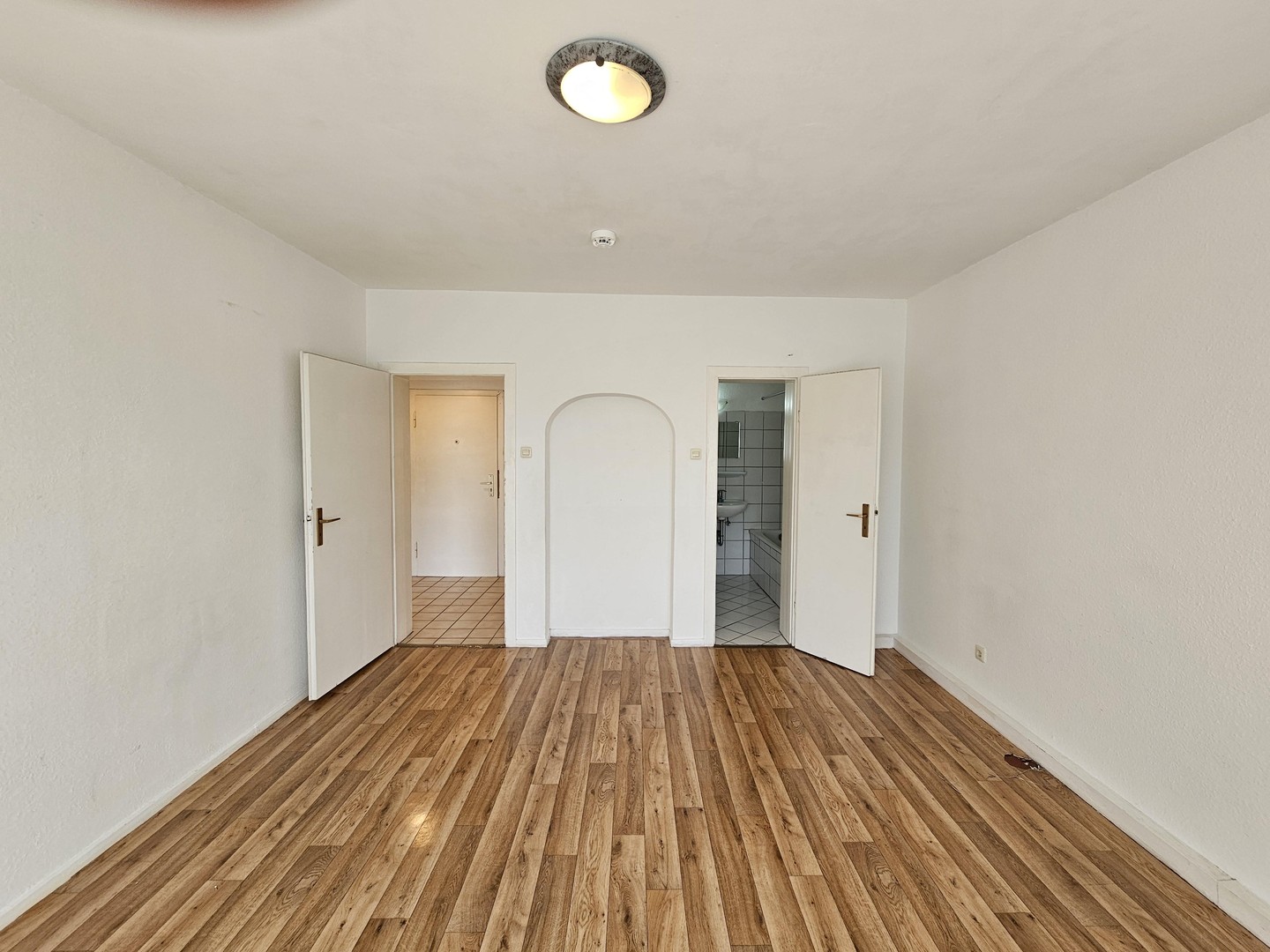 Leere Wohnung mit schönem Schnitt in Citylage – Düsseldorf – Vorschaubild 8