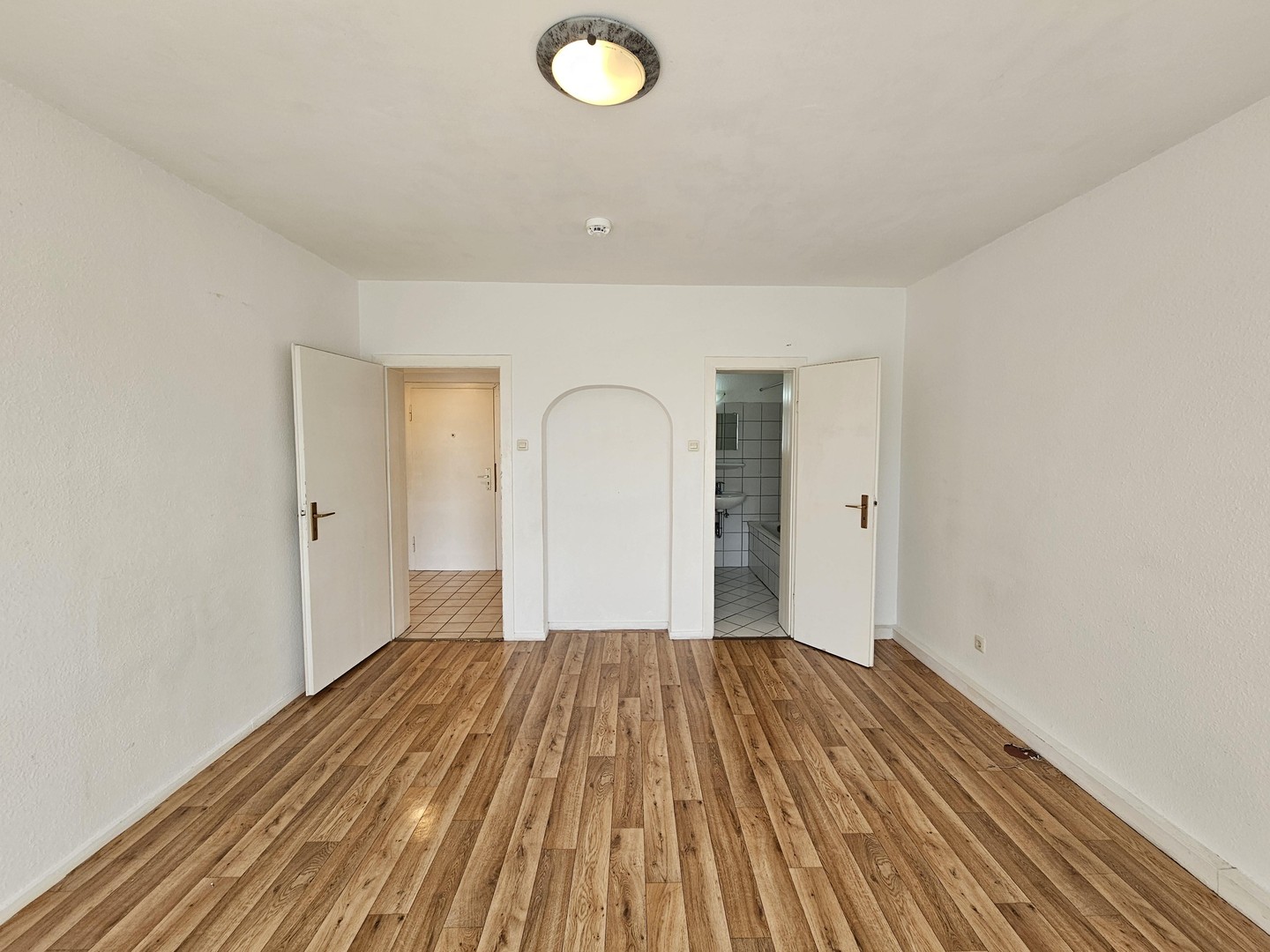 Leere Wohnung mit schönem Schnitt in Citylage – Düsseldorf – Vorschaubild 9