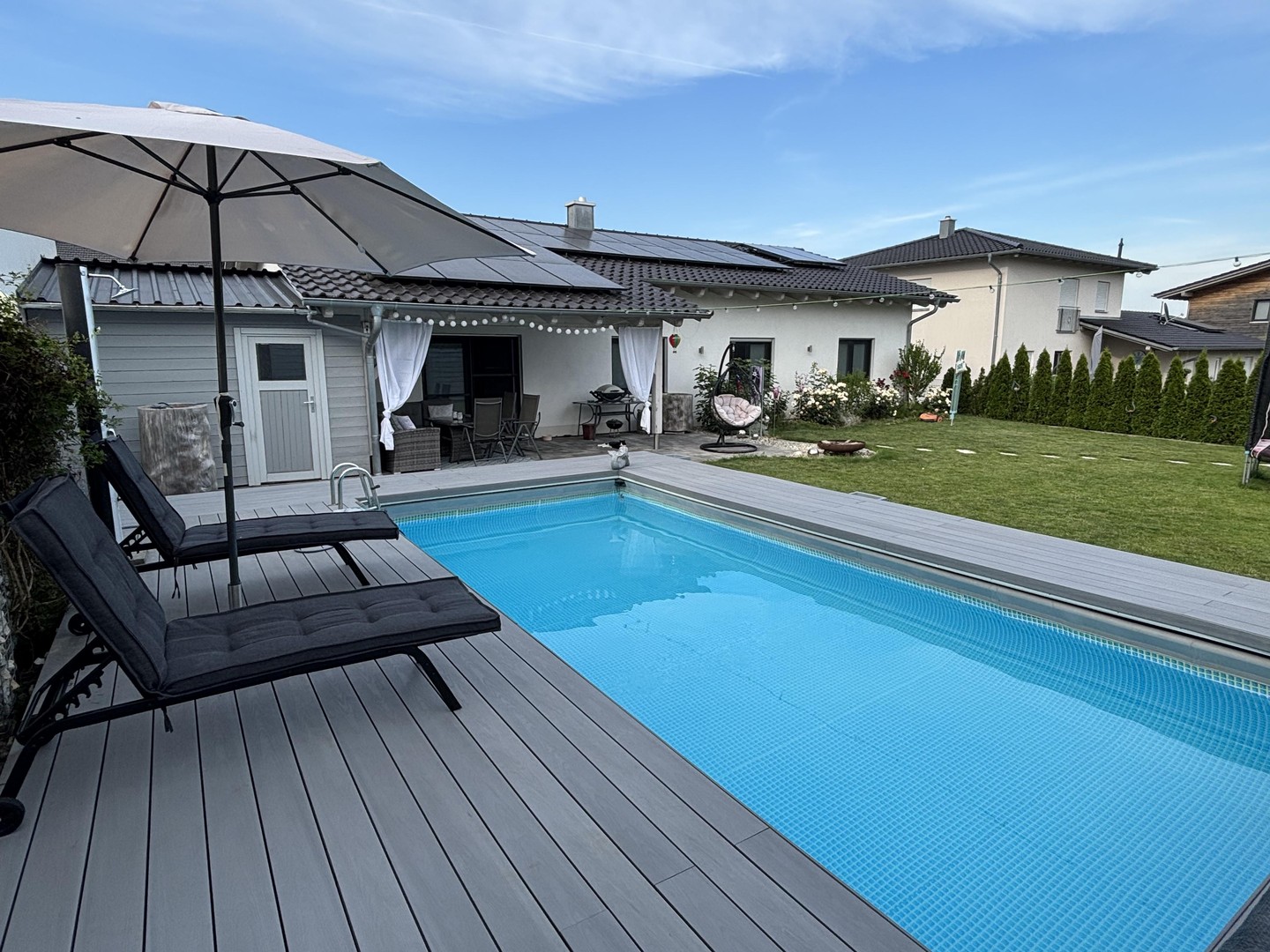 Bungalow mit PV und Pool