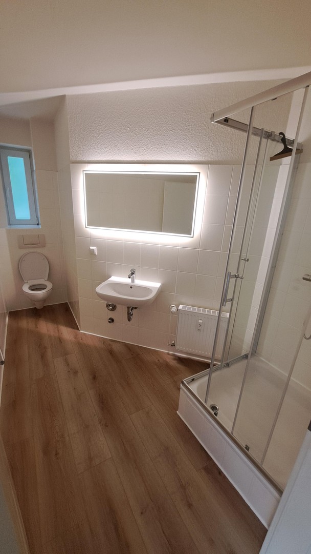 Frisch sanierte 2-Zimmer-Wohnung mit neuer Einbauküche & Tageslichtbad in Stadtfeld-Ost