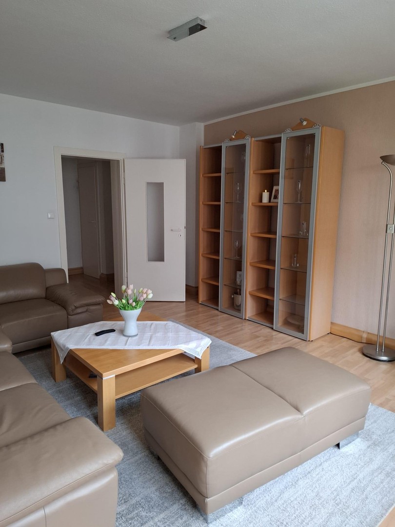 78QM Wohnung - 2 Schlafzimmer, Balkon, Badezimme mit Wanne