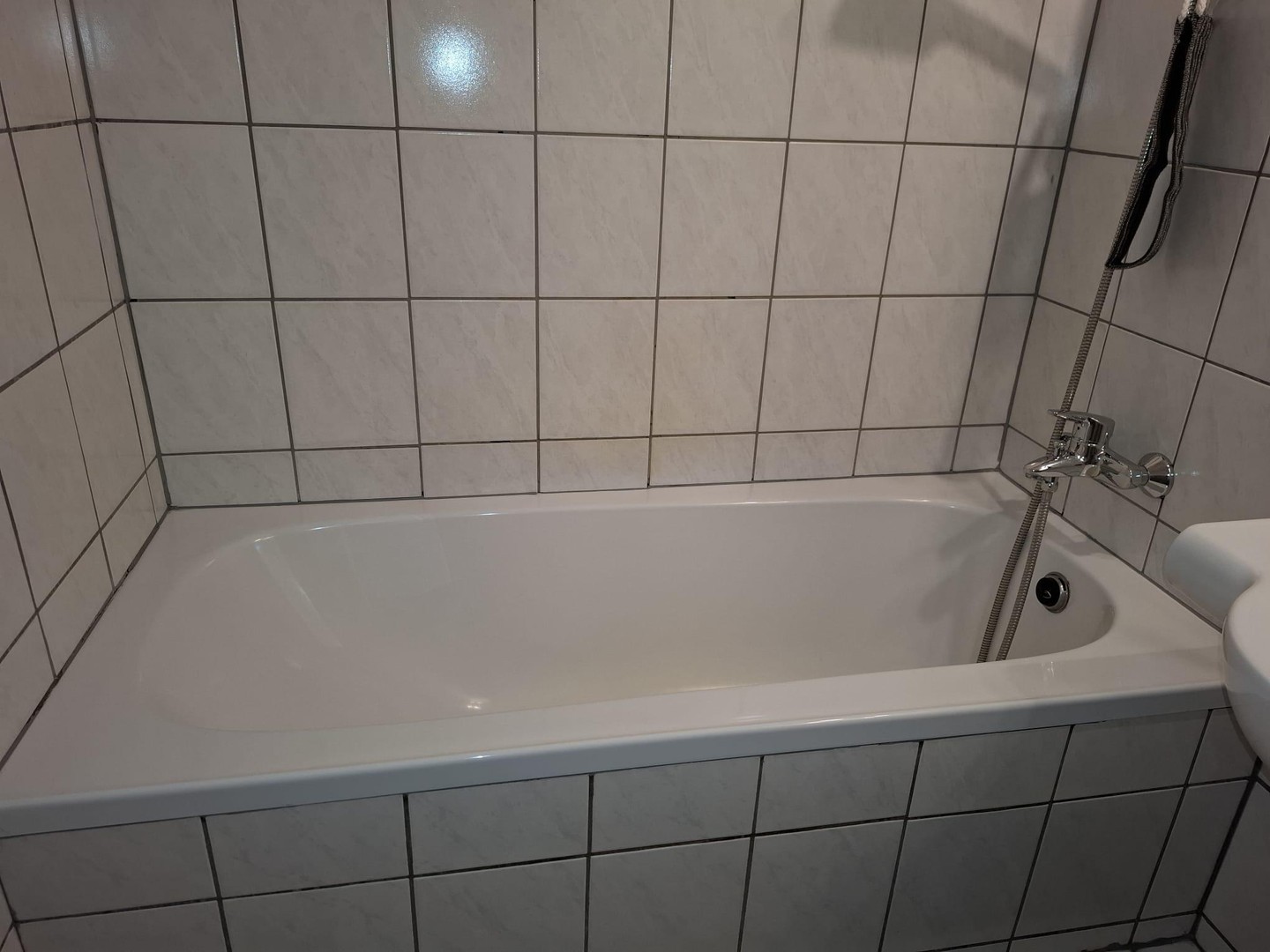78QM Wohnung - 2 Schlafzimmer, Balkon, Badezimme mit Wanne – KRefeld – Vorschaubild 3