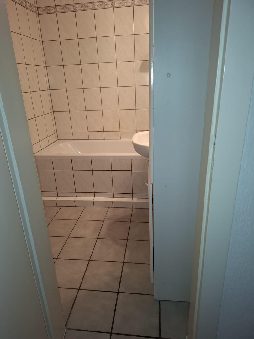 78QM Wohnung - 2 Schlafzimmer, Balkon, Badezimme mit Wanne – KRefeld – Vorschaubild 8