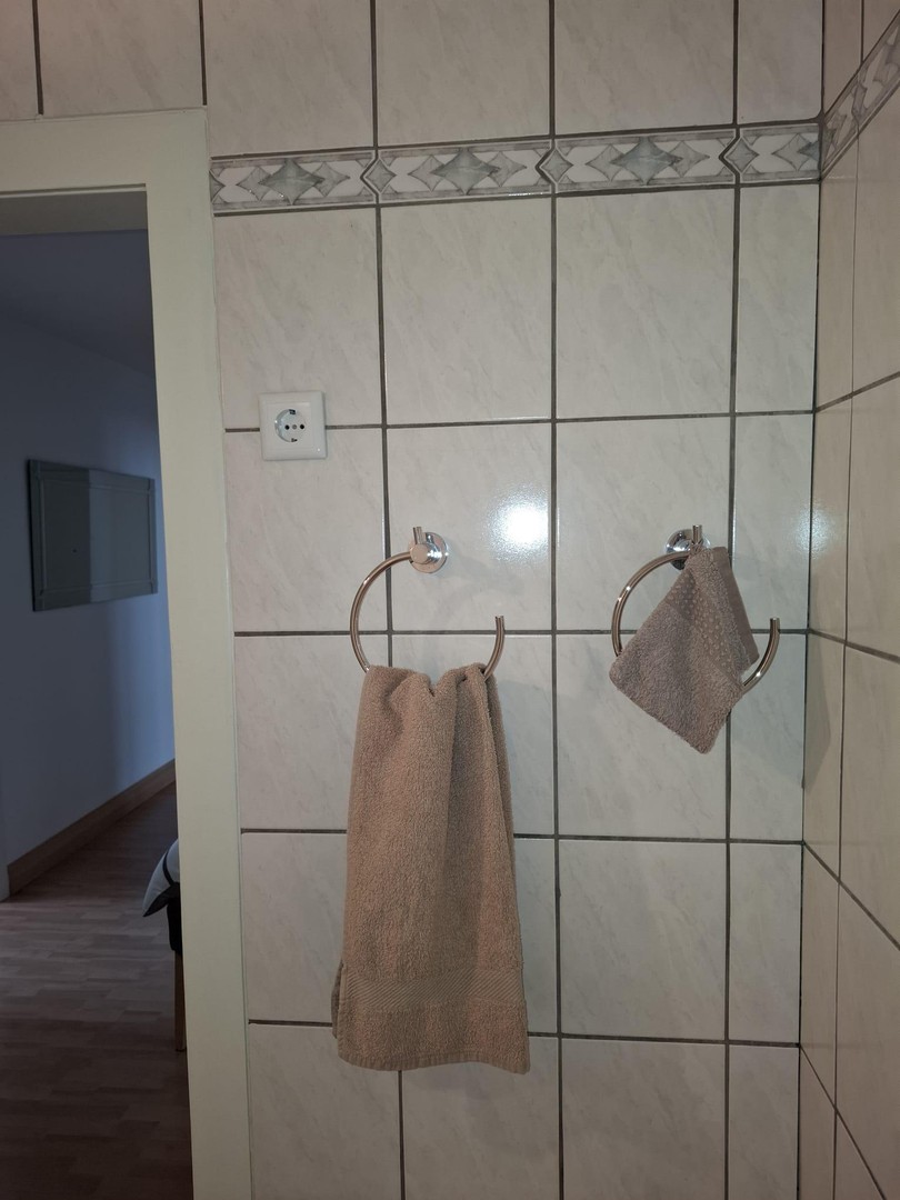 78QM Wohnung - 2 Schlafzimmer, Balkon, Badezimme mit Wanne – KRefeld – Vorschaubild 17