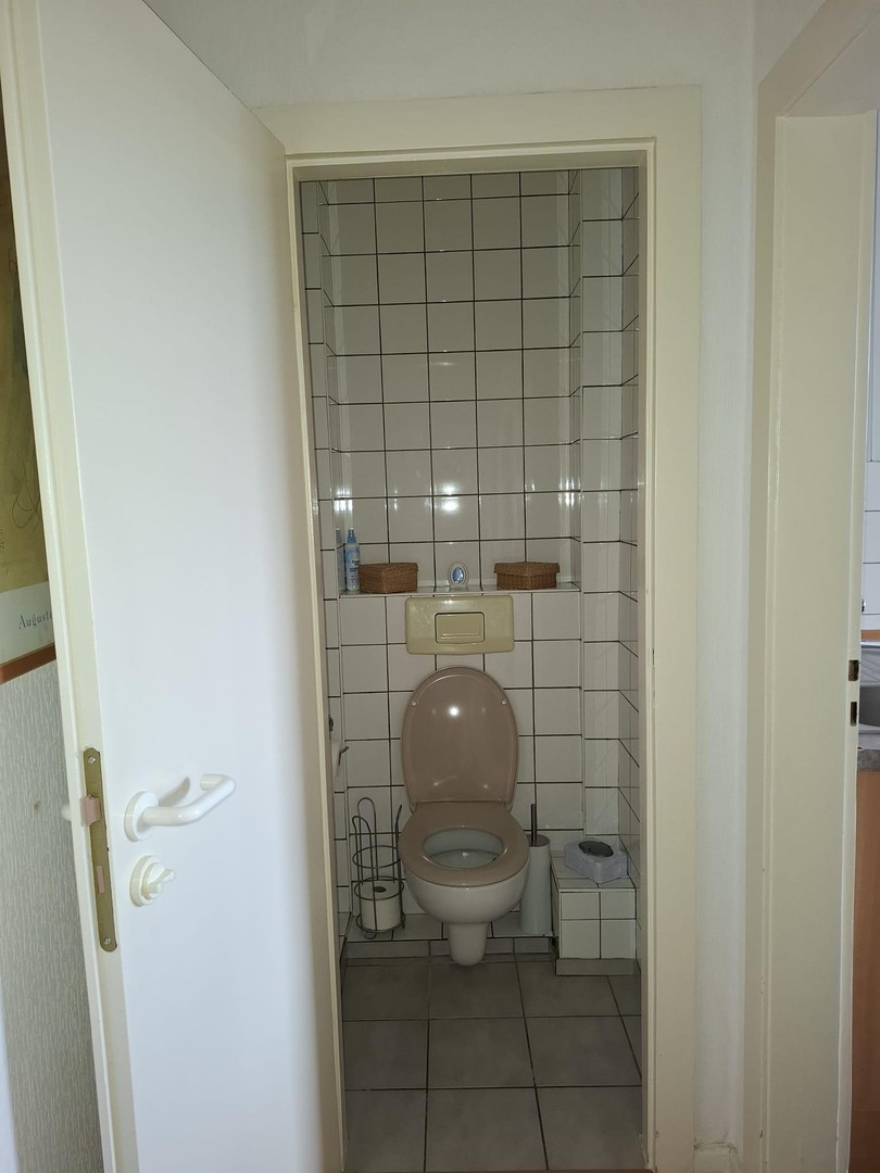 78QM Wohnung - 2 Schlafzimmer, Balkon, Badezimme mit Wanne – KRefeld – Vorschaubild 25