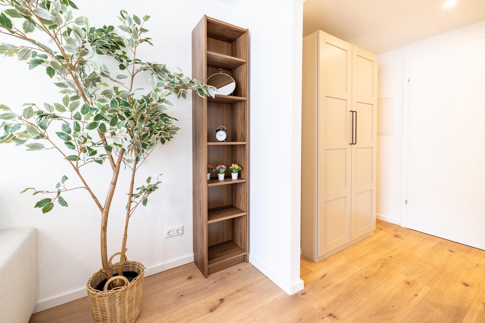 Modernes, renoviertes 1-Zimmer-Apartment mit Balkon – sofort bezugsfertig – München – Vorschaubild 4