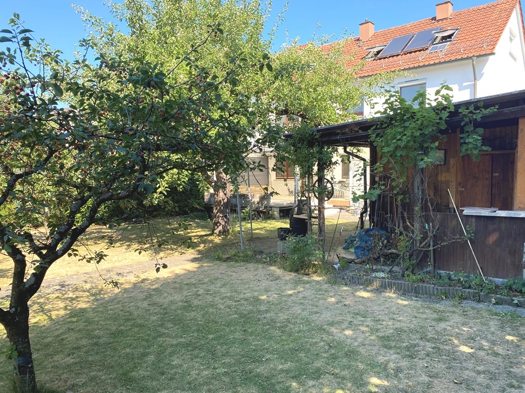 Neu-Ulm: Modernisiertes Mehrfamilienhaus (DHH) mit idyllischem Garten in Donau-Nähe