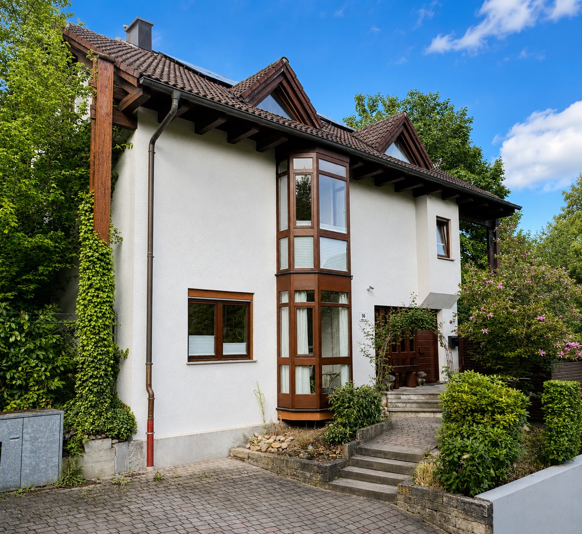 Großzügiges, hochwertig modernisiertes Einfamilienhaus bei Würzburg – 285 m², PV & Wärmepumpe