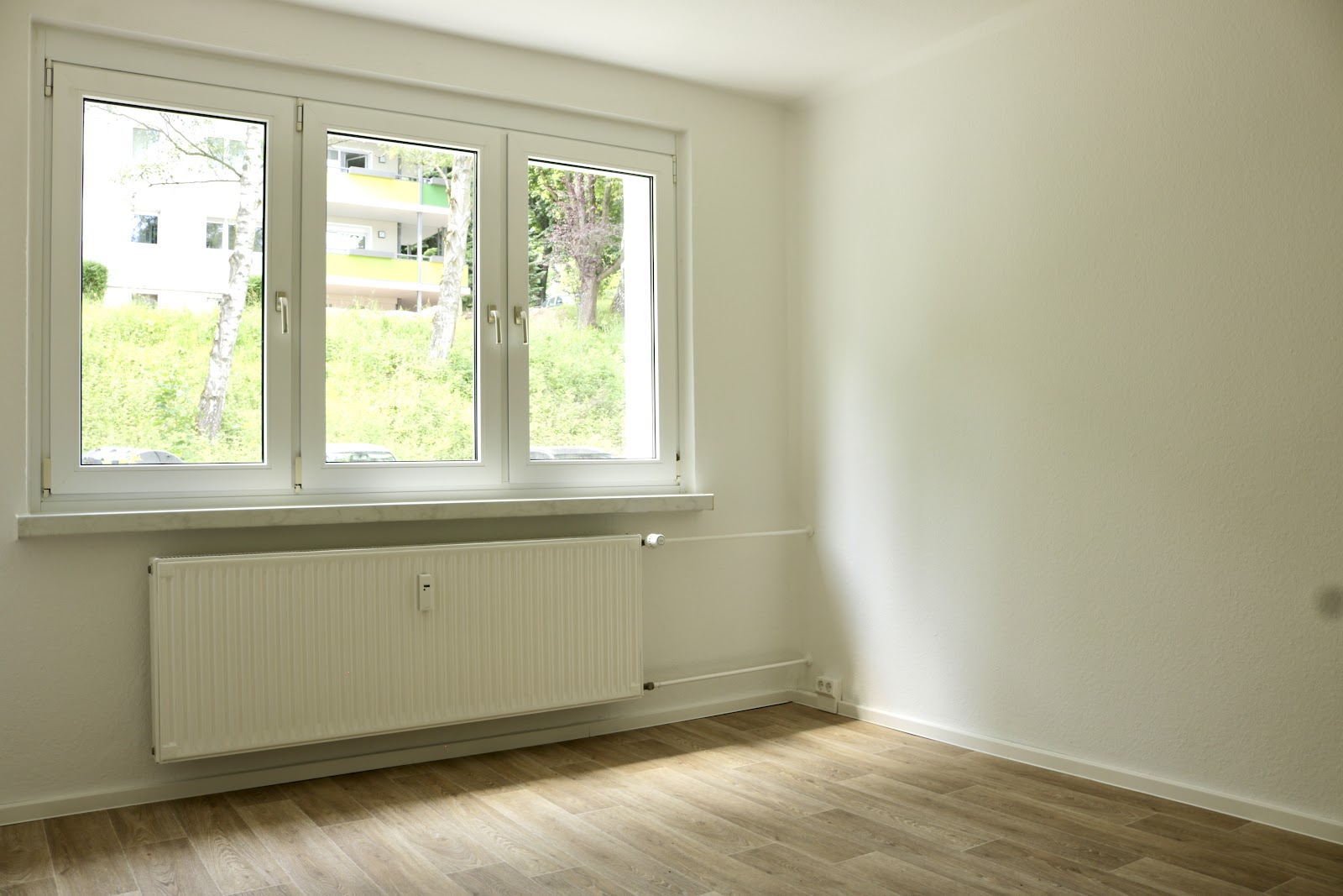 Helle Wohnung mit Balkon und frischer Renovierung – Chemnitz – Vorschaubild 3