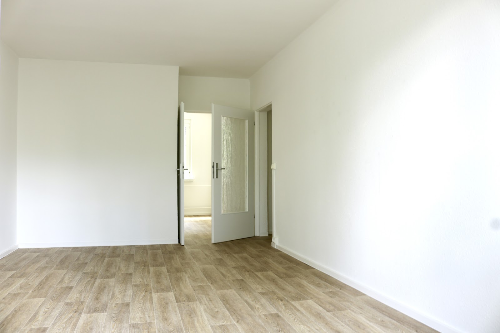 Helle Wohnung mit Balkon und frischer Renovierung – Chemnitz – Vorschaubild 9