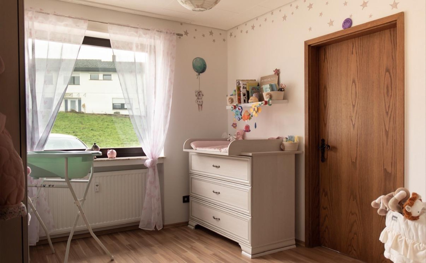 Exklusiver freistehender Bungalow mit Einliegerwohnung, Fernblick, Doppelgarage & großem Garten – Schmelz – Vorschaubild 6