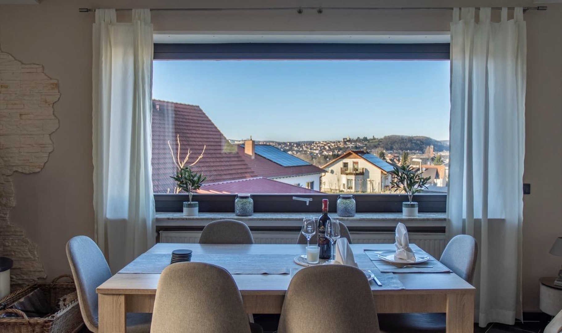 Exklusiver freistehender Bungalow mit Einliegerwohnung, Fernblick, Doppelgarage & großem Garten – Schmelz – Vorschaubild 12