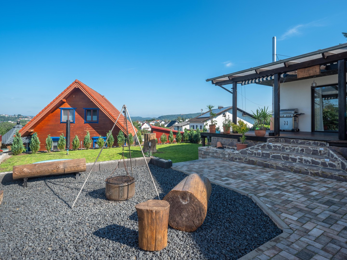 Exklusiver freistehender Bungalow mit Einliegerwohnung, Fernblick, Doppelgarage & großem Garten – Schmelz – Vorschaubild 33